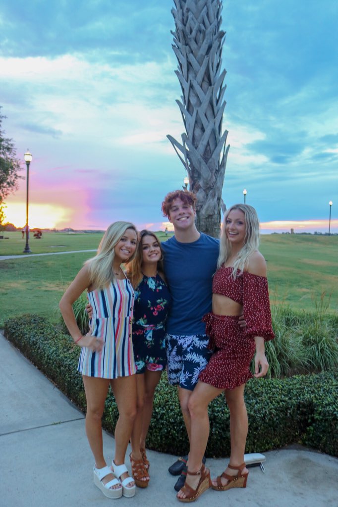 VirualProtocol's tweet photo. tutuing with all my favorite people 💃🏻🍊🔩🥰 https://t.co/TfAY2zD8Bw