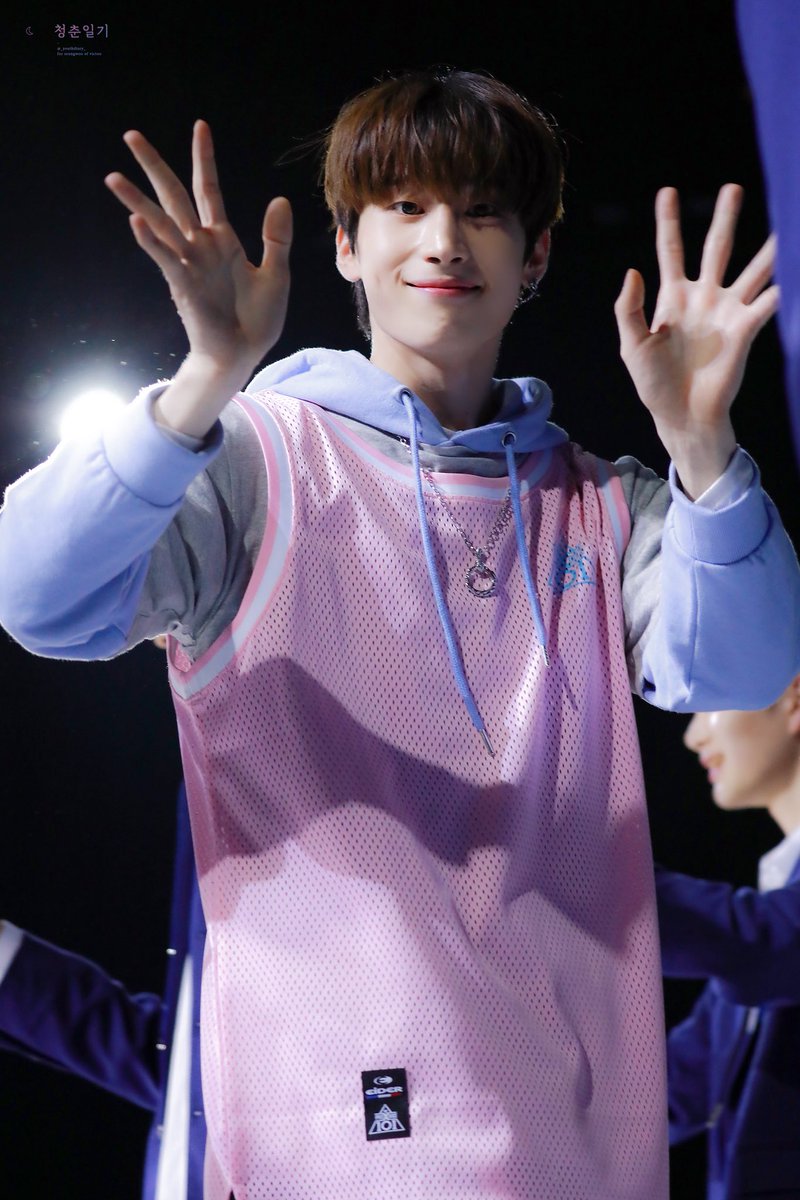 _NUTNINA's tweet photo. #ฮันซึงอู ผู้ชายอบอุ่น มีความเป็นผู้นำ หัวหน้าวง VICTON ตำแหน่งแร็ปเปอร์ แต่พอมาอยู่ปะดิ้วผันตัวมาเป็นเมนร้อง ล่าสุดติดเทรนที่1 เพราะความหล่อ เราจะตายไปด้วยกันกับรอยยิ้มพี่...
#PRODUCE_X_101 https://t.co/mxT540b00W