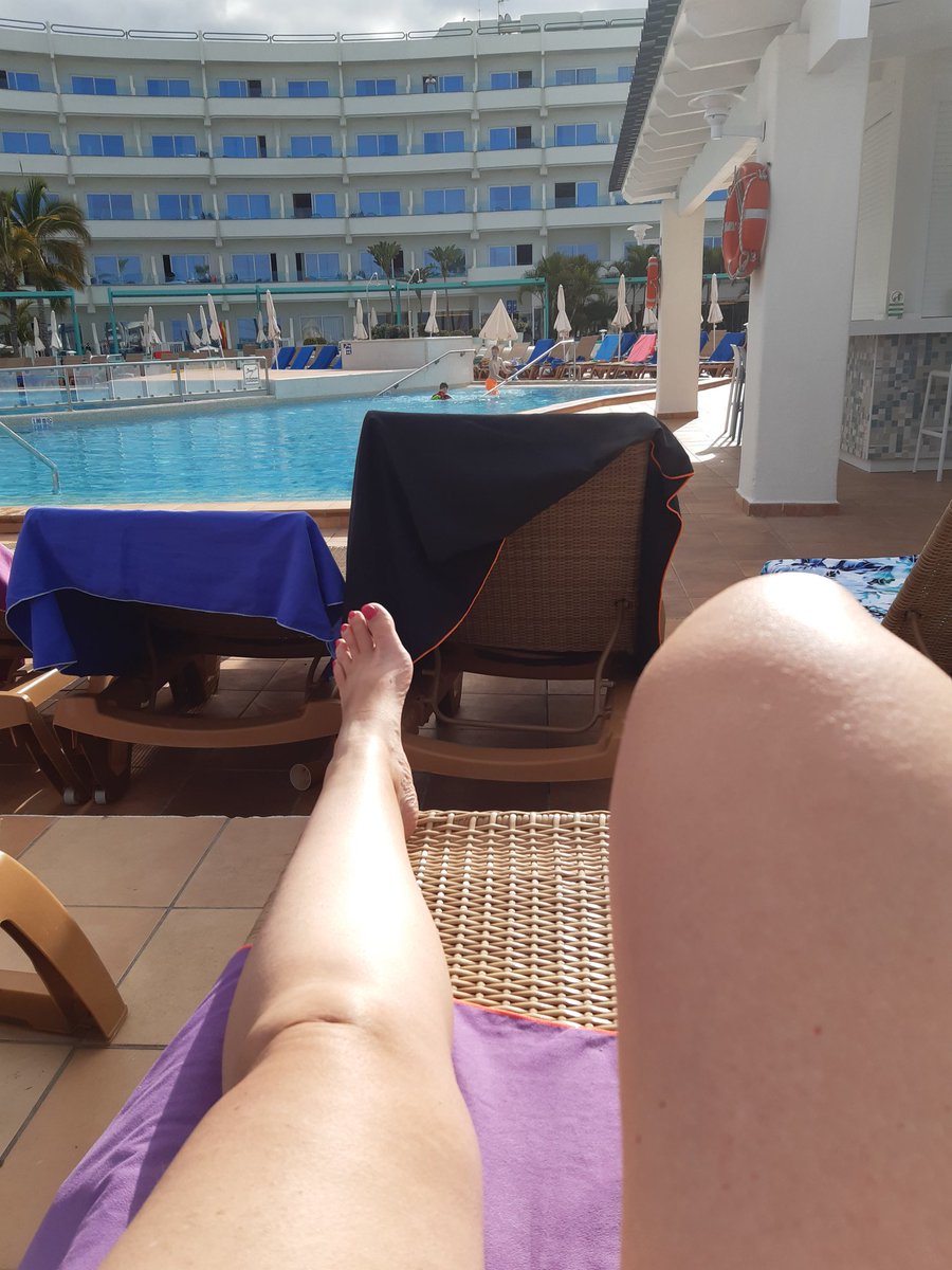 Maidermartinez6's tweet photo. Buenos días mis #Rodeas y seguimos disfrutando ⛱👨👩👧👦💦🌞
#FelizDomingo y siempre #abrazandolobueno https://t.co/wpNsrkz35K