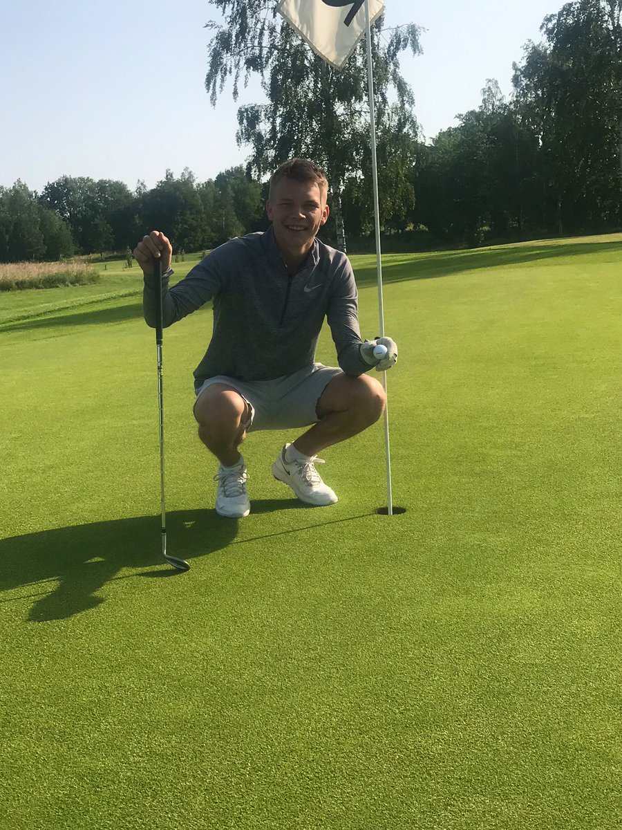 Tompaklack's tweet photo. Idag small det. HIO på Lundsbrunns GK, hål 12. Gott så räcker så⛳️🍺 https://t.co/9r0oCTD0h6