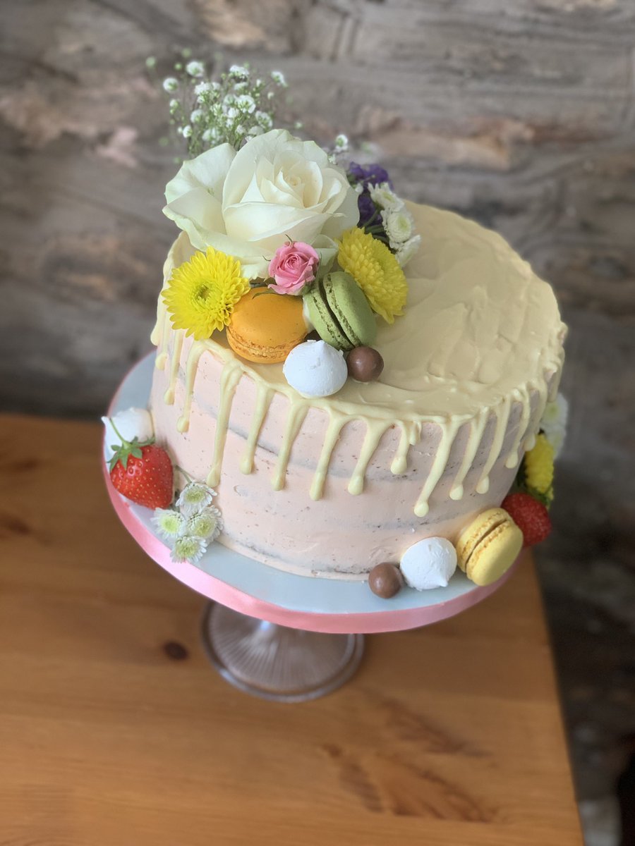 sarsarfred's tweet photo. Bright and beautiful ... loving the vibrant colours of this semi naked cake. #colourful #seminakedcake #cake #bake #beautiful #love #festival #lemon #roses https://t.co/NPFW7lGtnp
