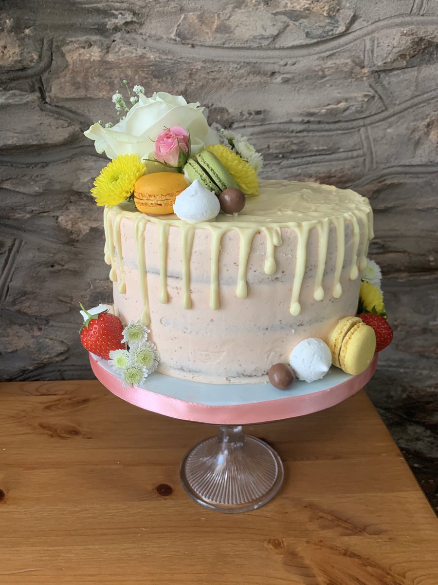 sarsarfred's tweet photo. Bright and beautiful ... loving the vibrant colours of this semi naked cake. #colourful #seminakedcake #cake #bake #beautiful #love #festival #lemon #roses https://t.co/NPFW7lGtnp