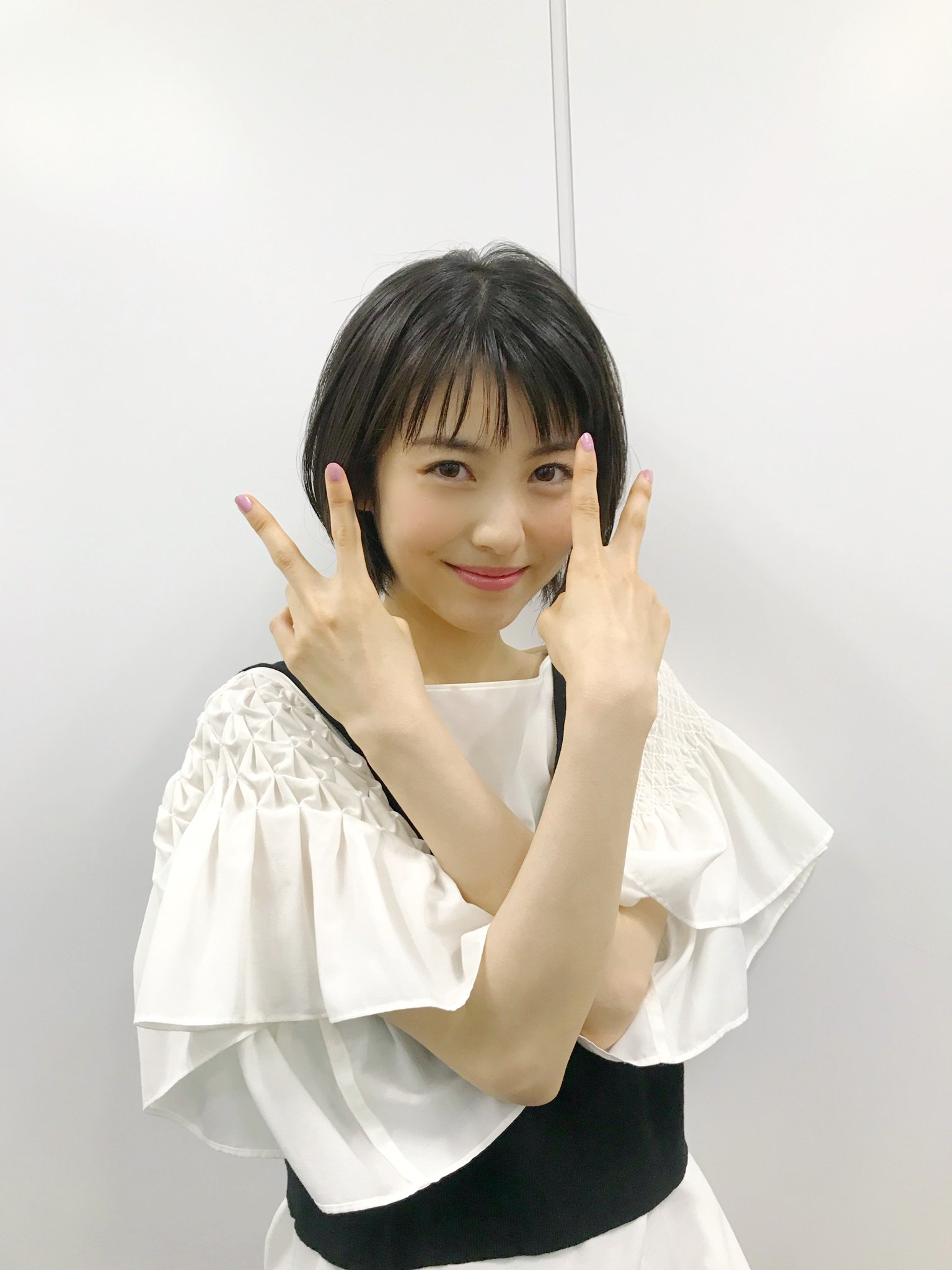 【在庫セール】浜辺美波さん掲載８ページ #8651 浜辺美波写真集 20 : 浜辺 美波: Amazon.sg: Books