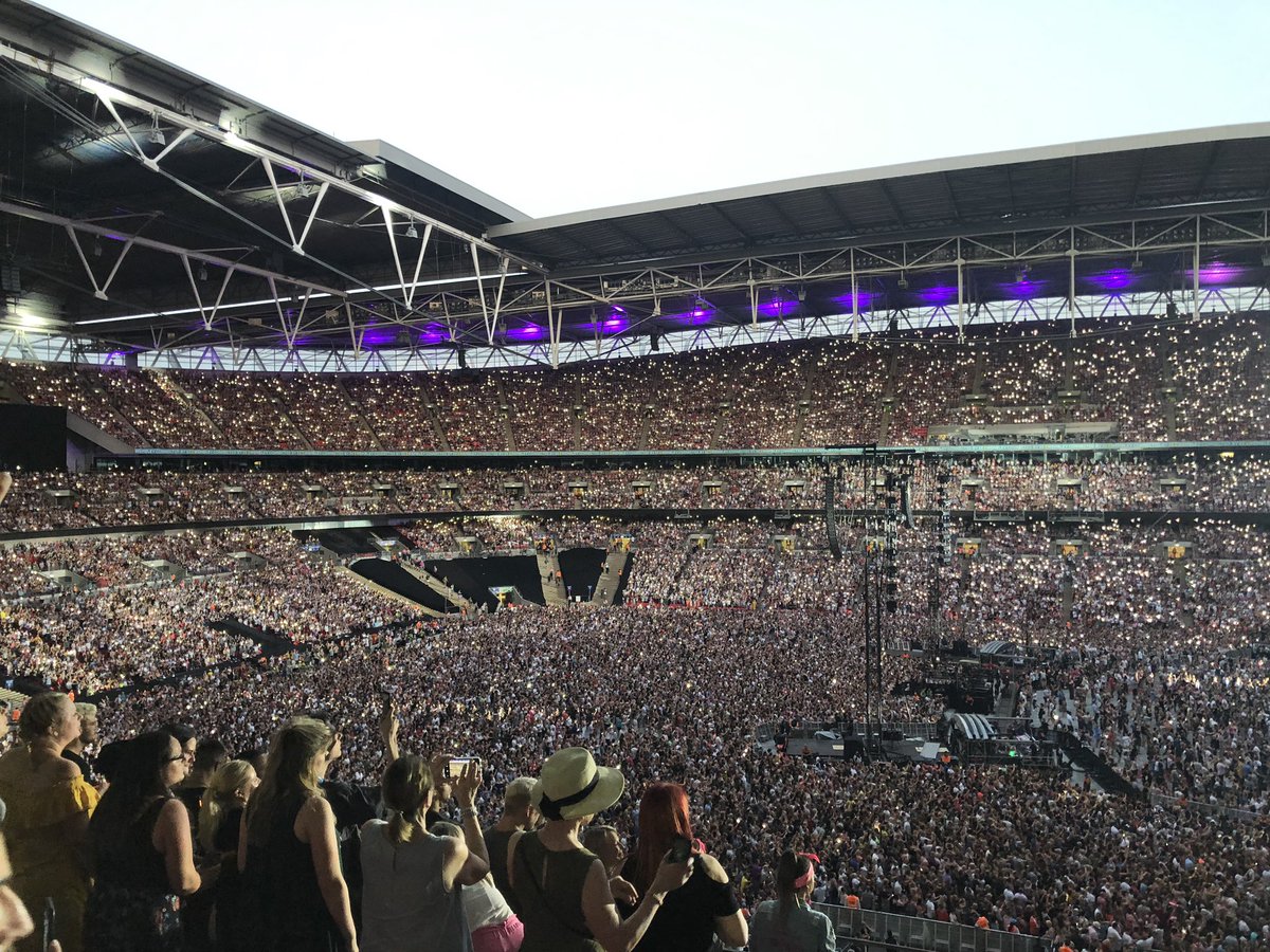 MeebMay's tweet photo. @Pink thank you , you are just incredible! #marshallarts #pinkwembley #wembleystadium https://t.co/3pC1tHzXNz