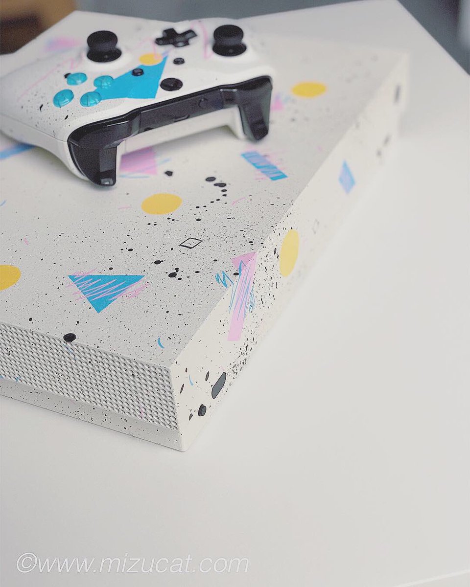 Mizucatofficial's tweet photo. Im finally able to show you one of the four XBOX Consoles I officially customized for @XboxDACH Germany. One of these is currently able to be winned at a giveaway through Bodyformus on IG (Germany only, sorry!) I'm very happy with the results! #xbox #xboxgermany #retro #80s #90s https://t.co/T7ljV6496X