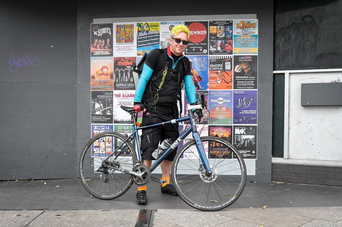 CDF_Cycle_Chic's tweet image. Owen, Stuart and being a creative. Read more at: cardiffcyclechic.wordpress.com/2019/06/30/owe… #cycling #streetphotography @Stuart_Delivery #cardiff
