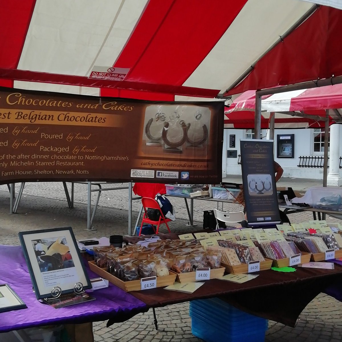 Ready for the Artisan Market in Newark @newarkroyalmarket
#artisan #handmade #handtempered #chocolate #local #buylocal #glutenfree #nutfree #vegan #nopalmoil #newarkontrent #notts #smallandsuperchargedsunday #lylm19 #lylm2019 #royalmarket #totallylocallynewark