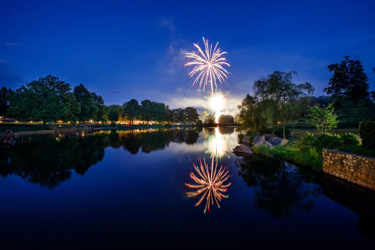Fun #fireworks this evening <a href="/BoarsHeadResort/">Boar's Head Resort</a> #cville #Charlottesville #va