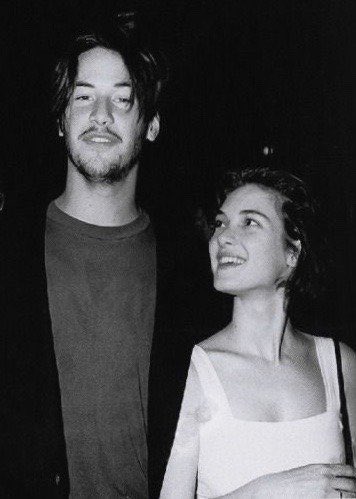 kiwimushroom1's tweet photo. Winona Ryder looking up at her date that’s the tweet https://t.co/DnnocB4Kuu