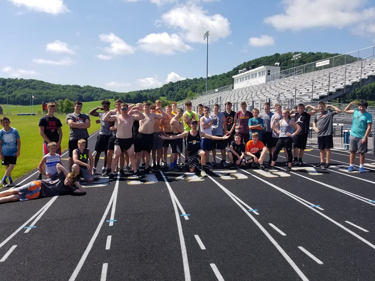 BrendanThompsn's tweet photo. Want to thank the Richland Center, WI community for welcoming me and bringing me in to try and make a positive impact on the young athletes of the area! Was a great speed clinic and awesome experience! Looking forward to next year already!!#SpeedKills #BTExcelTeam @BTExceleration https://t.co/yaDHblRloF
