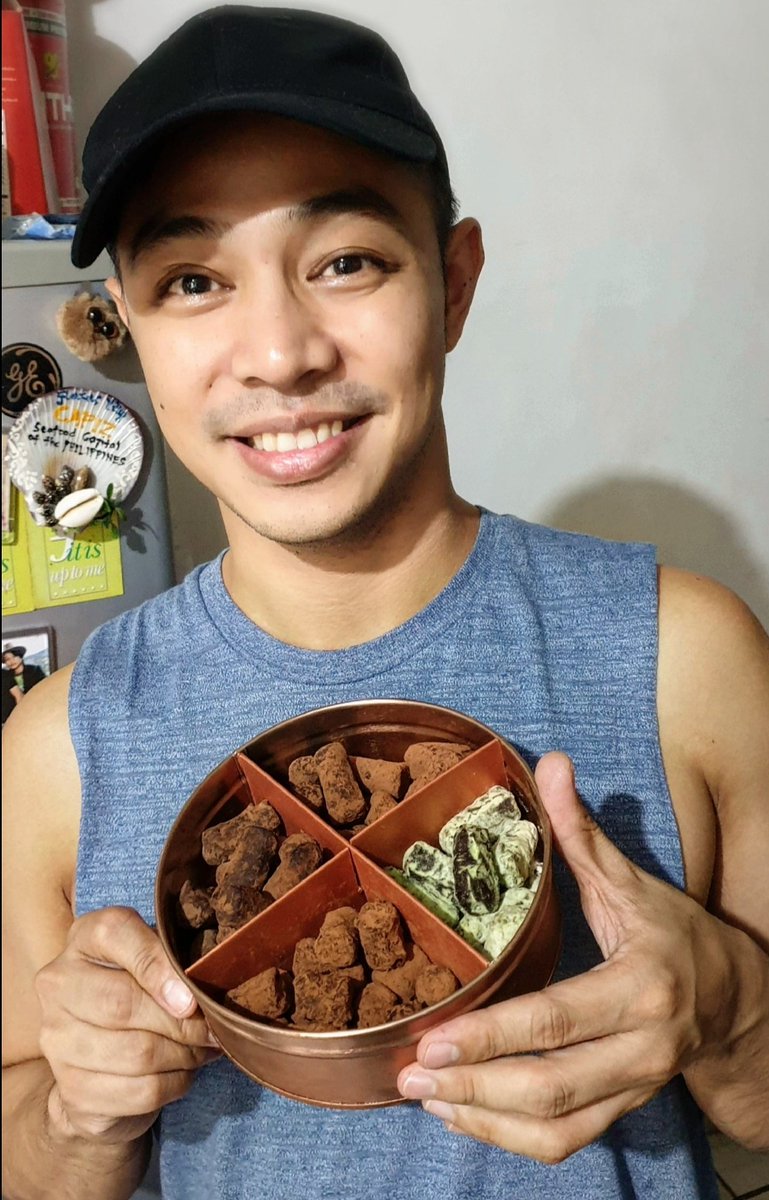 COCOhernandez's tweet photo. Making cheat day Sunday extra sweet.
#truffles #lesucrelab #LSL https://t.co/nFdHOLJEYp