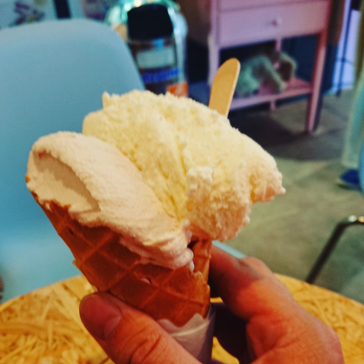 torokkorio's tweet photo. 我らがハイパーアプリ「夏休みのヒーロー」、リリース一周年記念会合、こっそり開催！
今後ともよろしくお願いします！

#夏休みのヒーロー 
#一周年 https://t.co/4vpzFvMd2o