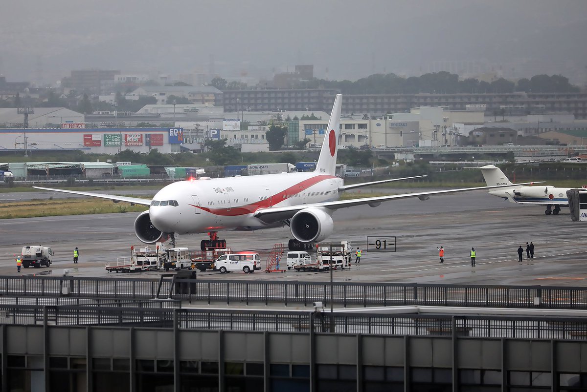 itm_jgp's tweet photo. #大阪国際空港 #RJOO #JSADF 2019.6.30 7:55
政府専用機、2機目到着。昨日までVC-25やC-32Aが居たスポットへ。 https://t.co/sfv3zA1awH