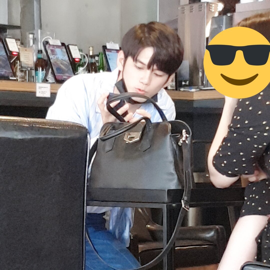 _peachxslate's tweet photo. โอ๊ะ มีคนเจอซองอูหรอ แง แมสก์ดำเหมือนเดิมเลย https://t.co/sw0iMsUApL
