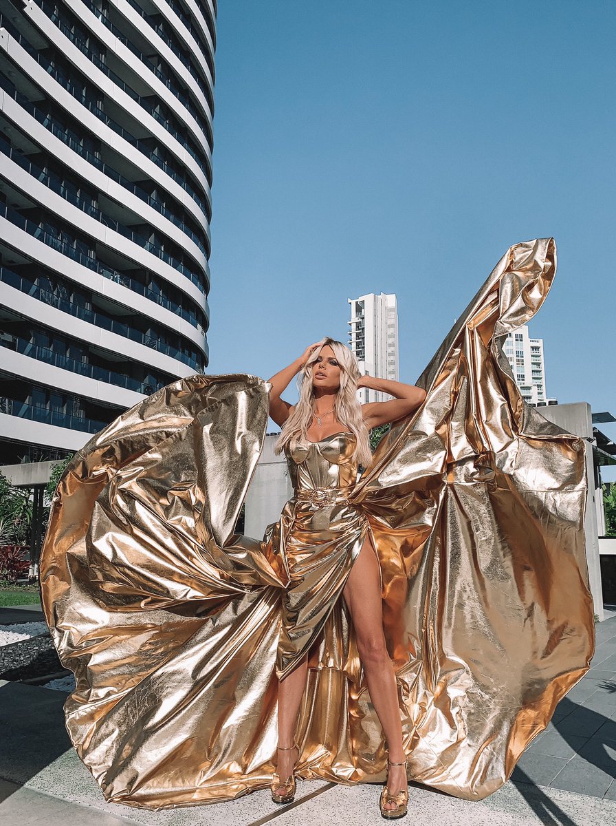sophiemonk's tweet photo. If you can’t win a gold Logie...dress as one 😜🌟
Stylist: @natalia.de.martin
Makeup: @karlaroccuzzo 
Hair: @_hairbygabrielle 
Dress: @jasongrech 
Tan: @bellabronzetans https://t.co/9aKKdwtaXd