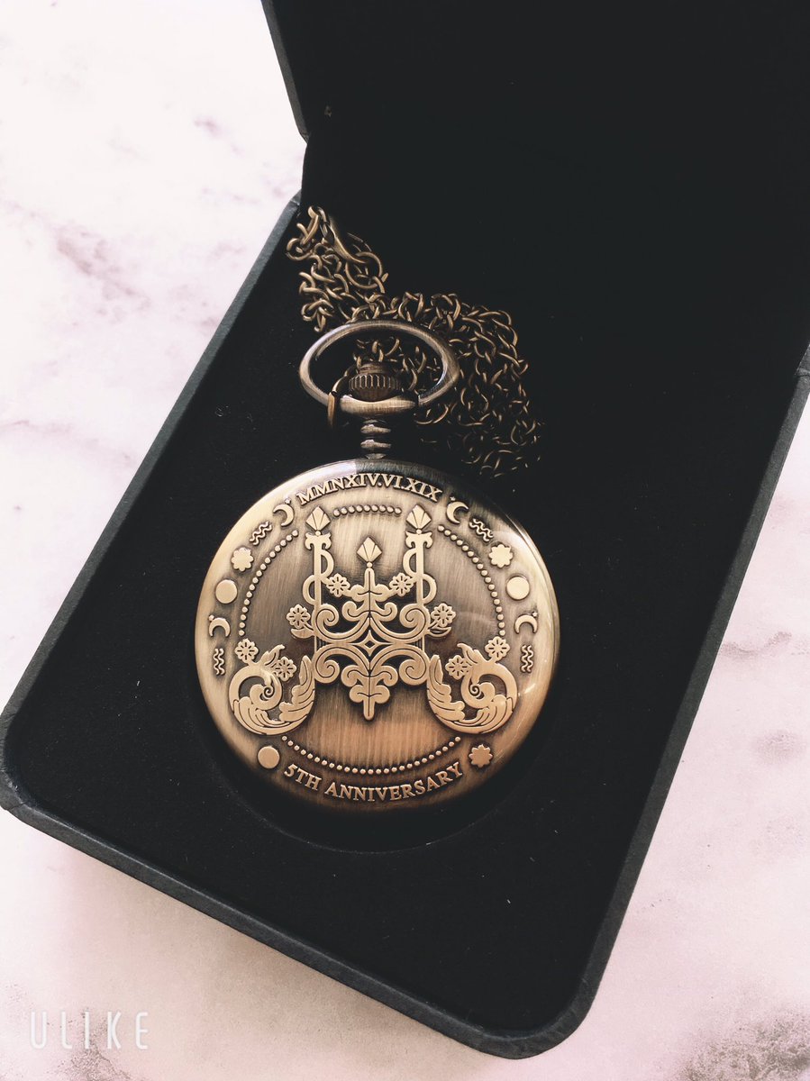 memorychen22's tweet photo. Remember every piece of our memory.
五週年紀念懷錶到囉!
身為懷錶控,對這東西真的沒有抵抗力。
@RBW_MAMAMOO
#마마무와_함께한_5번째_5늘
#5YearsWithMamamoo
#mamamoo #마마무 #solar #솔라 #moonbyul #문별 #wheein #휘인 #hwasa #화사 #놓지않을게 https://t.co/voGZl5Rcax