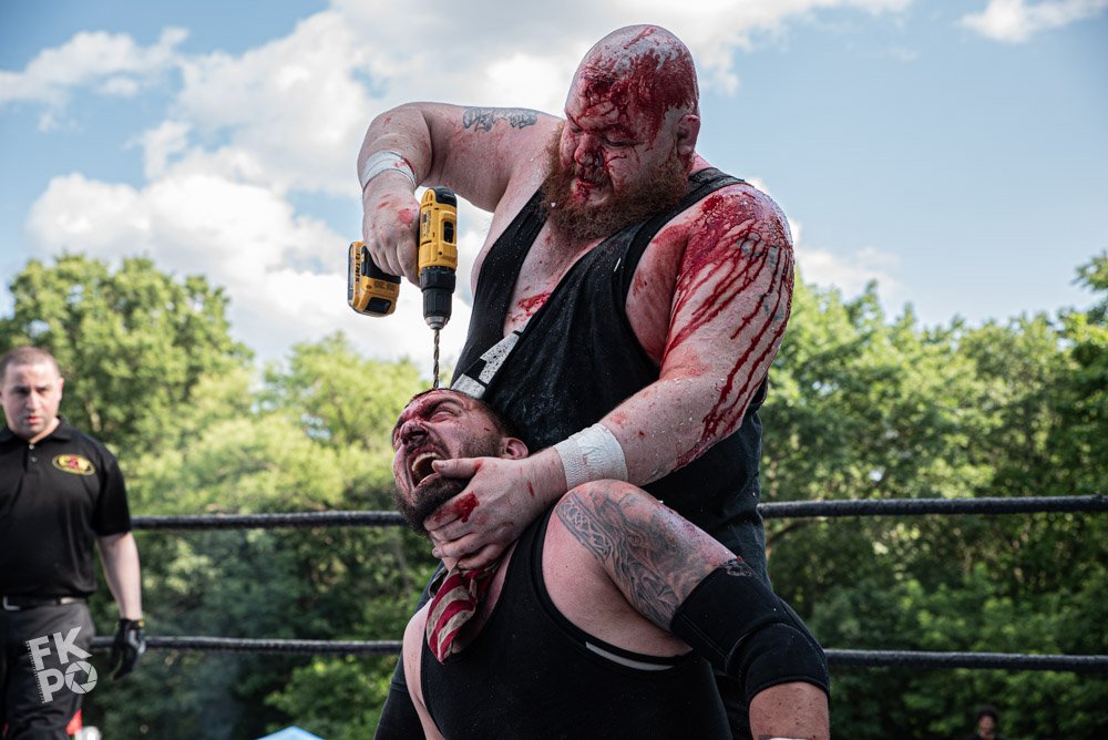 FrankieKurtz_'s tweet photo. @TremontCZW drilling into @ManceWarner from #tod18 https://t.co/YparmjA1Fq