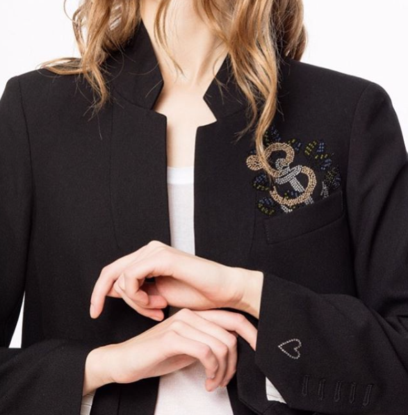 HPCHydePark's tweet photo. The ultimate winter blazer for her 😍 Get the look at SJ Collezioni HPC 🖤 
#blazer #black #fashion #sjcollezioni #zadigetvoltaire #forher #fashion #fashionblogger #shophpc #yourstyle https://t.co/Y8QVBp2jV8