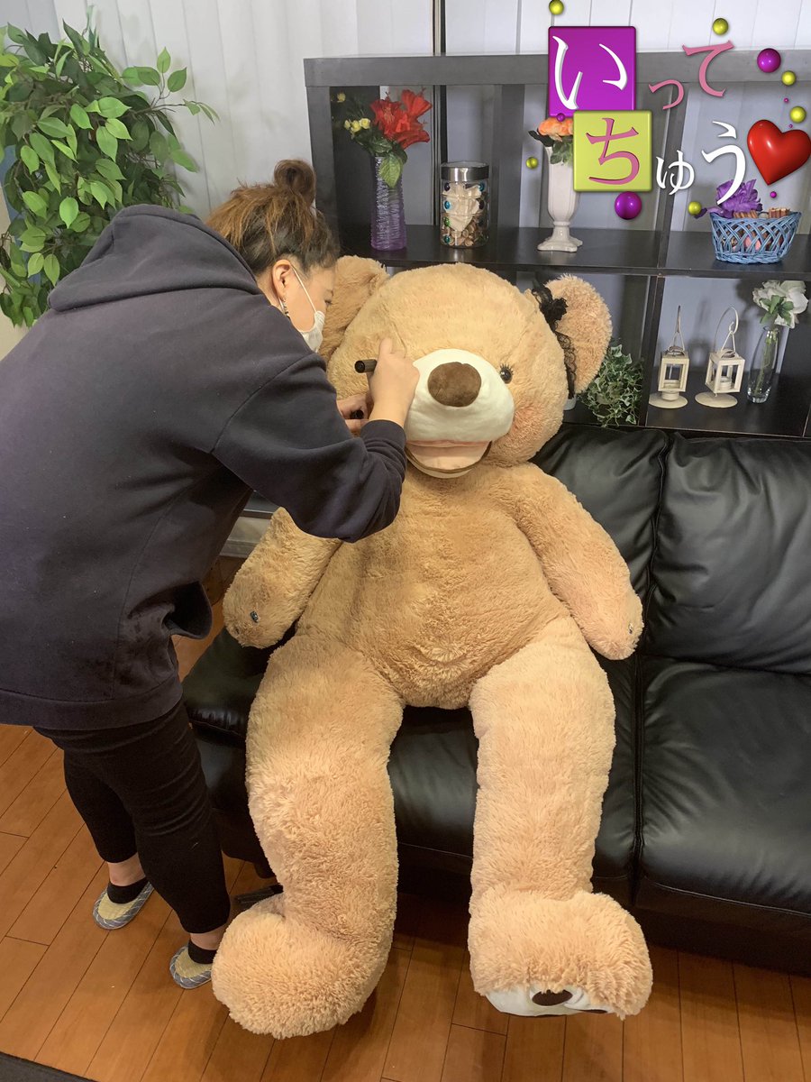 agarutv_ittechu's tweet photo. ぴ子ちゃんのメイクは、様々な女性スタッフが担当してきました🐻
スタッフによって好みが変わり、それがメイクや飾りなどに現れて、色んな個性が出ていました🧸
ご覧になっていた方々にも、好みは色々あるでしょうね｡ﾟ+.( °∀°)ﾟ+.ﾟ

#いってちゅう
#今夜10時から生放送 https://t.co/zwyPw438zD