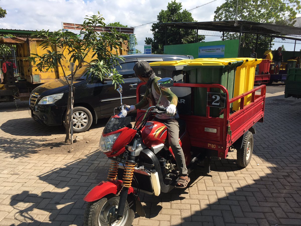 AdtRml's tweet photo. Excellent work being done by the team at @SYSTEMIQ_Ltd in Banyuwangi. Thank you for showing us around and we look forward to cooperating in the future:) @ISWA_org @SigveAndera #CLOCC @AvfallNorge https://t.co/uJUKErAIol