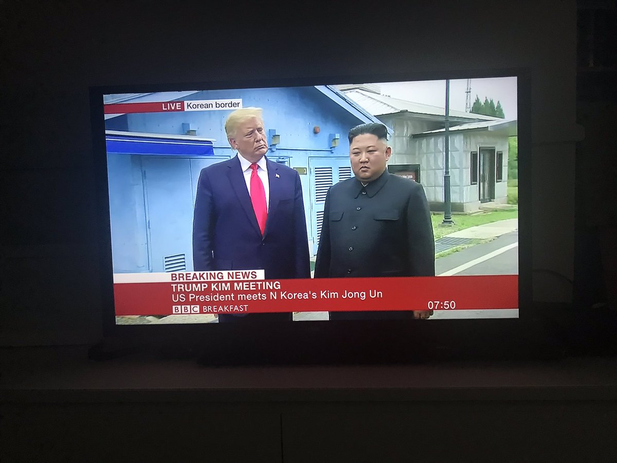 sjreynolds1883's tweet photo. Korean border my ass!! That’s a beach hut in Torquay!! #koreanborder https://t.co/2tlWz6Hp7c