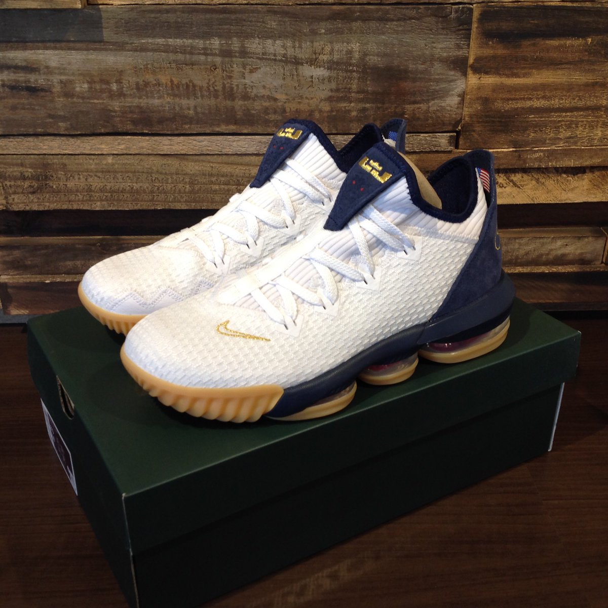 stepbystep022's tweet image. LEBRON 16 LOW NEWカラー
7月2日(火)発売です‼️

26.0〜29.0,30.0センチ
¥17,000+税
通販は下記のURLからお進み下さい
okinawa-stepbystep.com/SHOP/172917/13…

メーカー発売日は7月1日ですが、臨時休業のため2日(火)の発売とさせていただきます。
#sbs1984 #stepbyste🏀 #okinawa #basketball #nike #lebron16low