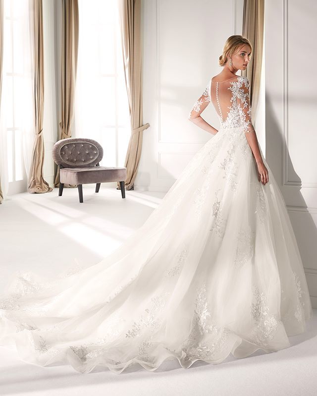 A modern vision of princess gown ❣Wide and romantic tulle skirt is enriched by chantilly lace the long sleeves tattoo top be unique and unforgettable!
.
.
[Dress: NIA20711 online on nicolemilano.it] #Nicole2020Collections ift.tt/320fIR0