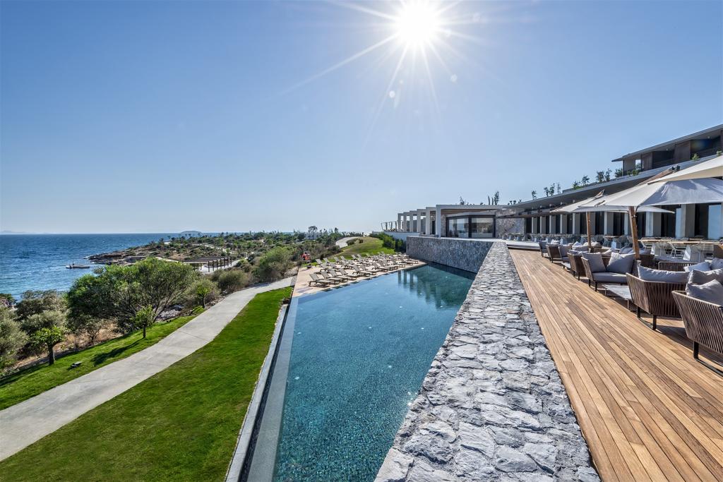 TurkisHotels1's tweet photo. 5 ПРИЧИН ЗАБРОНИРОВАТЬ SIX SENSES KAPLANKAYA 5* БОДРУМ, 
- 4 пляжа;
- большой спа- и фитнес-центр (10 000 кв.м.);
- шаттл катер до Gündoğan; 
- идеальное место для семейного отдыха; 
- безупречный наземный сервис от Mai Excellent Concierge Service https://t.co/St3EoniQFz