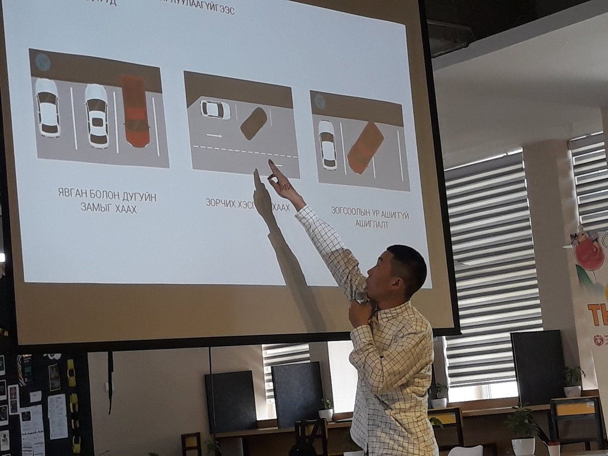 Enkhtur_Sambuu's tweet photo. Яг одоо UB smart parking thinkathon. #hubinnovationcenter #JCIMongol #НШУҮИГ. Залуучууд хотын авто зогсоолд хэрэгжүүлж болох технологийн шийдлүүдийг танилцуулж байна. https://t.co/iYVV7H07cb