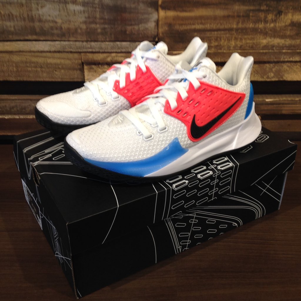 stepbystep022's tweet image. KYRIE LOW 2 EP NEWモデル
7月2日(火)発売です‼️

25.0〜29.0センチ
¥13,000+税

通販は下記のURLからお進み下さい。
okinawa-stepbystep.com/SHOP/172917/13…

メーカー発売日は7月1日ですが、臨時休業のため2日(火)の発売とさせていただきます。

#sbs1984 #stepbyste🏀 #okinawa #basketball #nike #kyrielow2