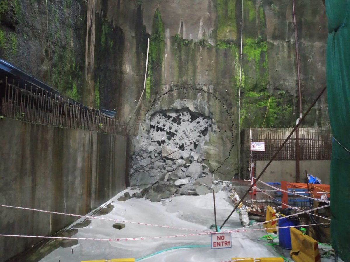 AshwiniBhide's tweet photo. This is how the 5th #TBM breakthrough of #package7 and 14th of @MumbaiMetro3 happened at #MIDC stn. Kudos to package 7 team of #MMRC, #MAPLE GC &amp; #LTSE JV for completion of 70% tunneling in this package. @CMOMaharashtra https://t.co/HuAARlbN97