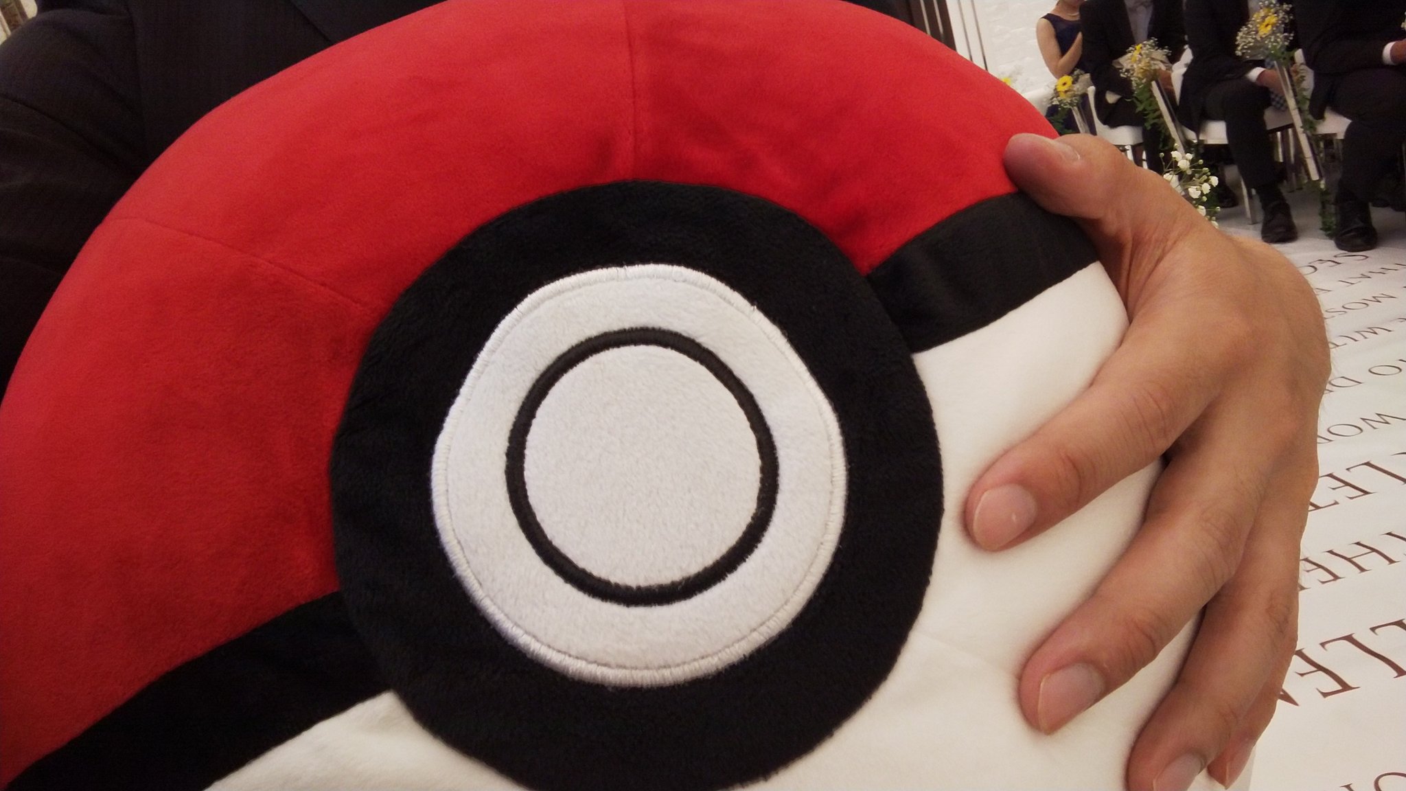 なにものか ブーケトスの代わりにモンスターボールトス なんと 私めがいただきました ありがとうございます でかい どうしよう ポケファン結婚式 T Co Fwk3u05f8n Twitter