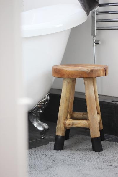 aprilandthebear's tweet image. This is Harry, he&apos;s a stool. 

He&apos;s rustic, sturdy and BACK IN STOCK.

Made of beautiful teak wood, measuring 30 x 42cm and with feet dipped in black - he&apos;s kind of the perfect stool. 

#woodenstool #rusticdecor #rusticstool #woodstool