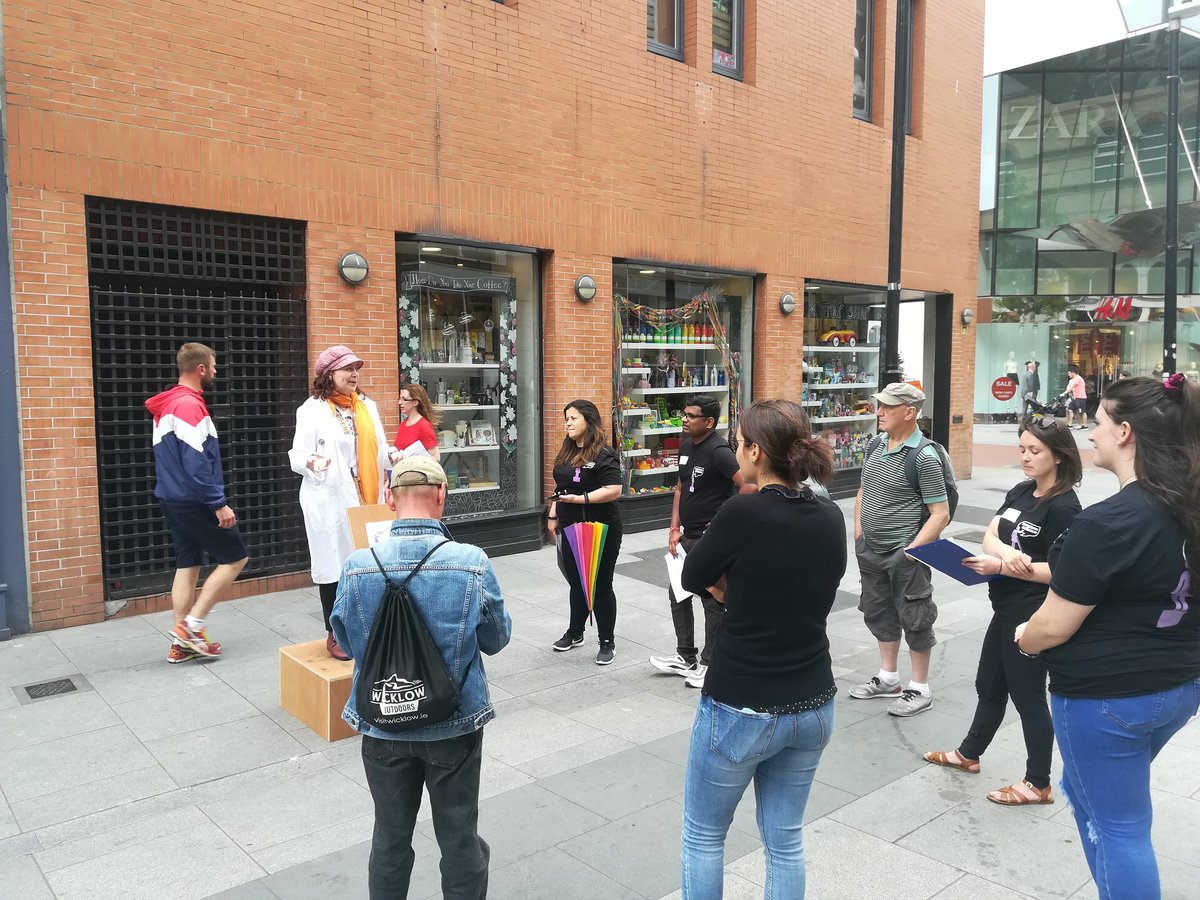 SoapboxSciIRL's tweet photo. We can use colour to tell us so many things about plants...here @anahelang from @UCDBioFoodEng talking about her research on colour and it's applications in agriculture during #SoapboxScienceDublin https://t.co/OYubdhirhi