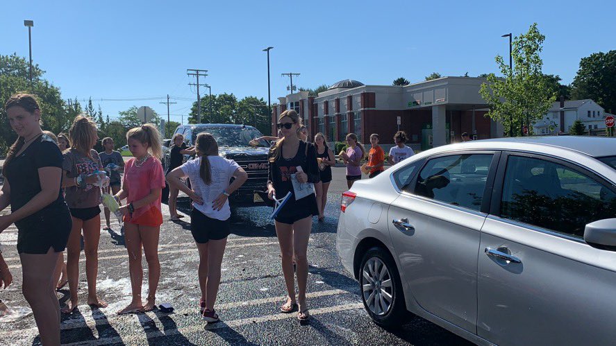 MHSN_cheer's tweet photo. Come to Wendy’s in Middletown to support Middletown North Cheer and get your car washed! Here until 12!😊🦁 #MTPSPide #GoLions https://t.co/3Toh4aUWY2