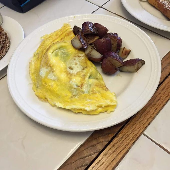BerkleyBlackCat's tweet photo. What do you like best in your omelette? Tell #ChefJudy and she will make it for you!
Did you ask her for "saving animals?" Because all proceeds from your #breakfast goes to #animalrescue!
#blackcatcafe #devonpa #nonprofit #catcafe https://t.co/hDv8a0AsGk