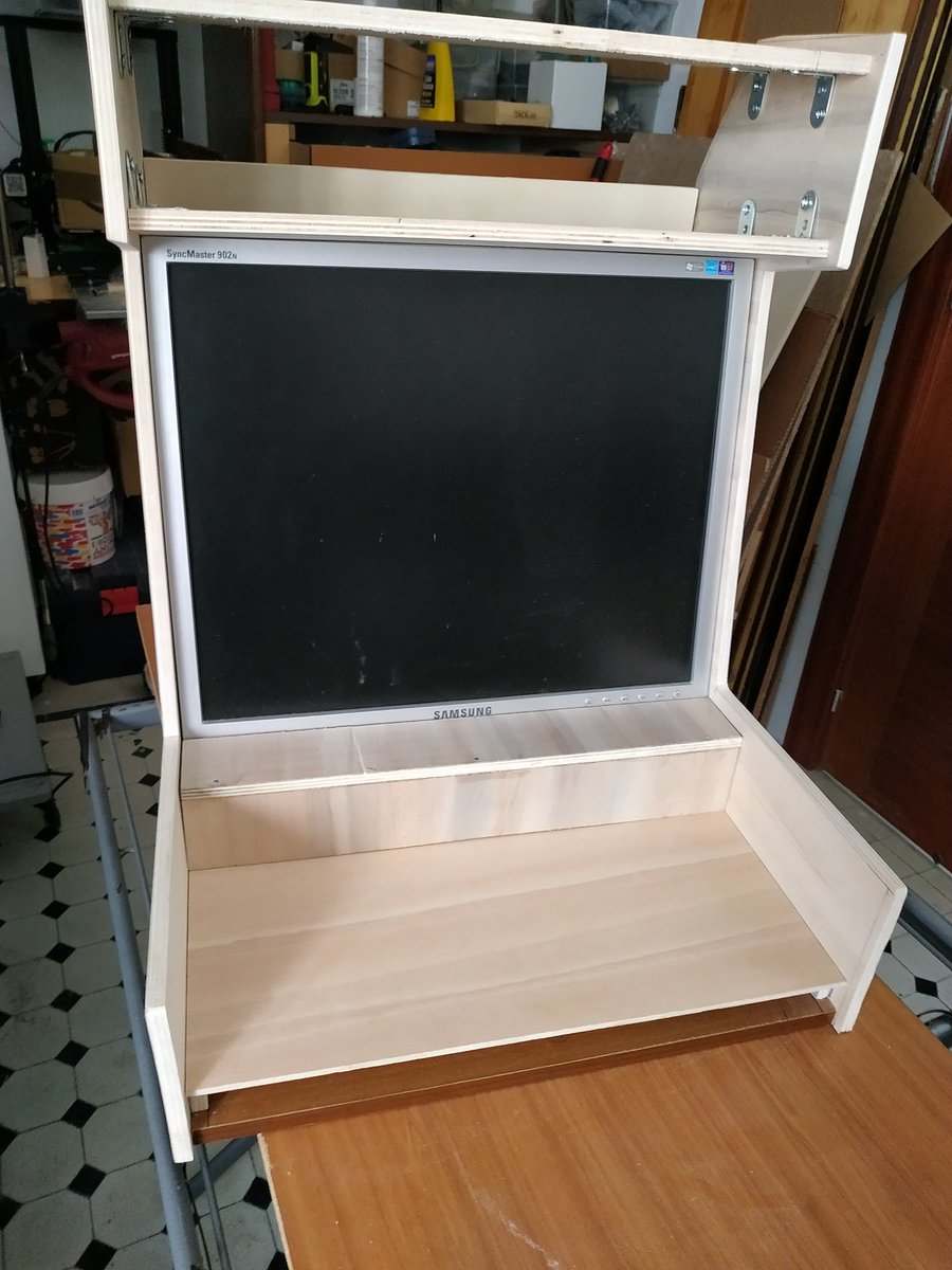 alberto_orco's tweet image. Pues seguimos @orkipastafari y el menda con el proyecto #ultron 😅😅😅 #modding #casecon