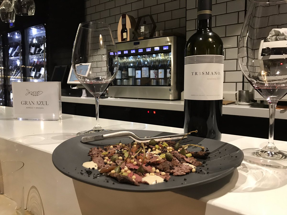 manuelsommelier's tweet photo. #GranCena #GrandesVinos @RGranazul #VinosUnidos #Tresmano @RemirezdeGanuza #Titaina #Esparrago #Vitelo #Chuleta @discarlux #Arnadi #Winelover #Gastronomia https://t.co/PbynvYUL2v