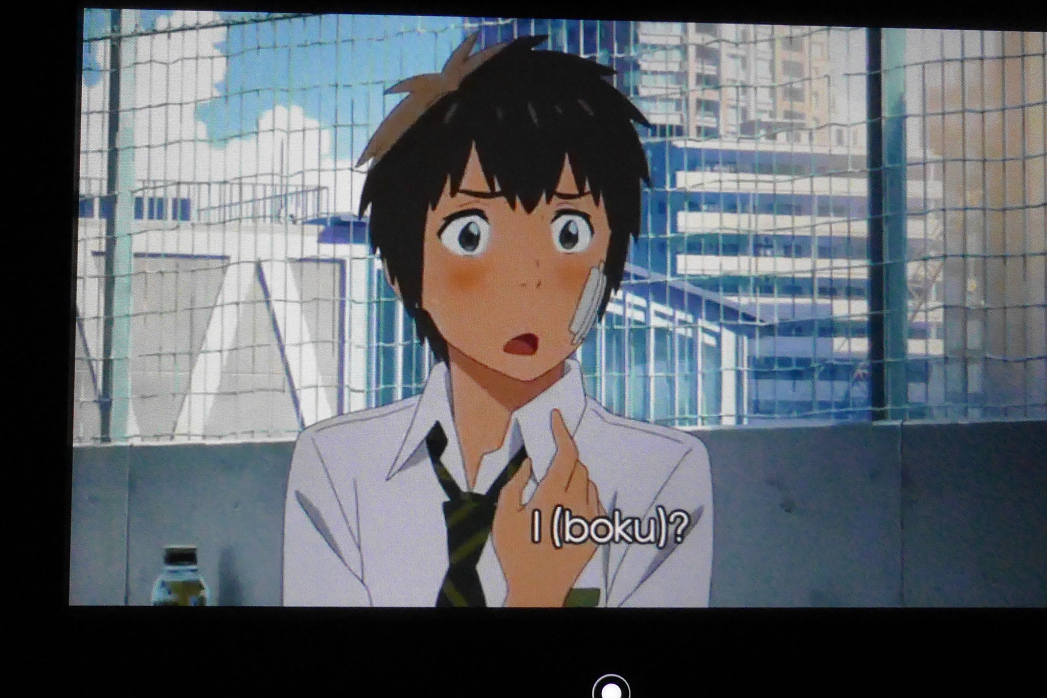 のいのい 君の名は で一番好きなシーンは 三葉が瀧くんと入れ替わってる時に瀧の友達に話しかけられた際 咄嗟に一人称を何回も変えて言うシーンの英語版です 翻訳大変だったんだなって