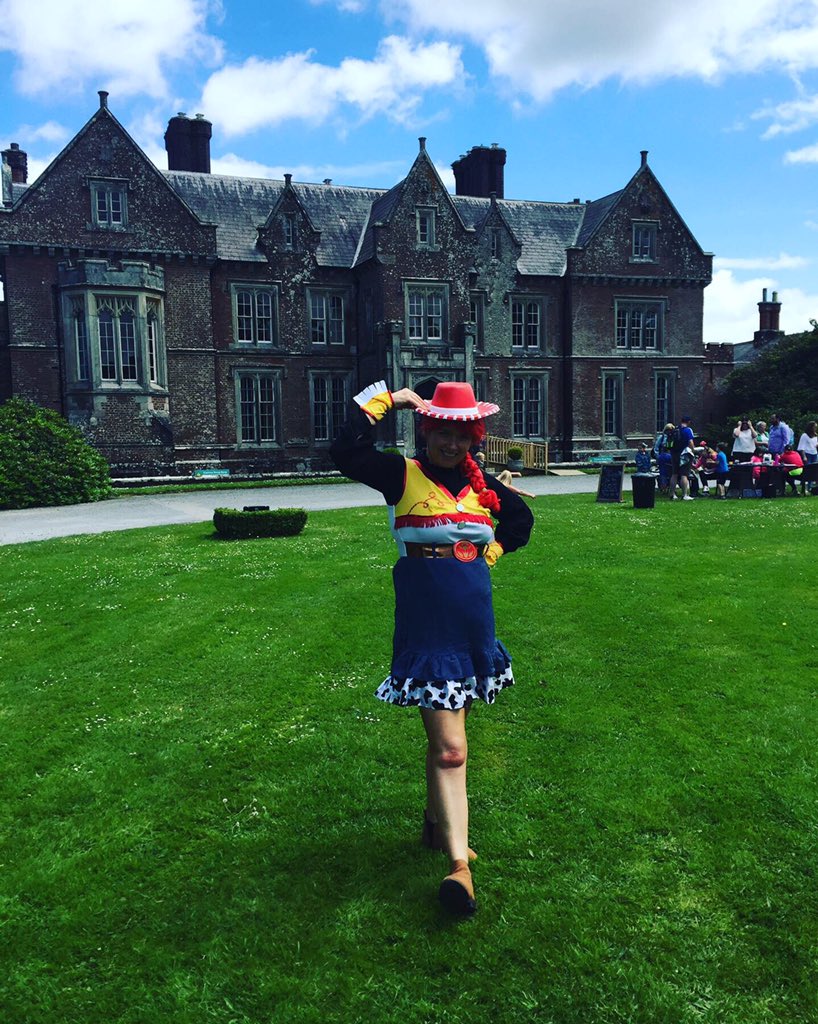 RedMoonCreativ1's tweet photo. Some very special visitors to @wellshouseandgardens today from Red Moon until 3pm with events running all day! Come check it out! 😄🎭 #redmooncreativeartstheatre #creative #wellshouse #characters #theatre #costume #drama #parties #events #wexford #ireland #childrensentertainment https://t.co/NtjtHLs6y9