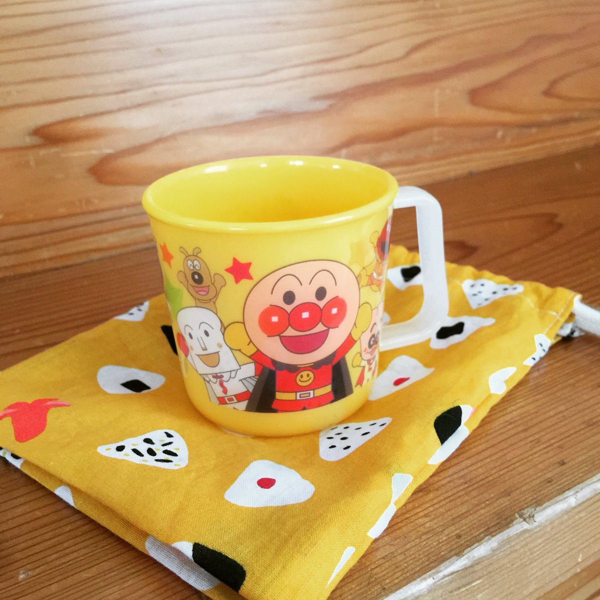 みゆっこ まさにセリアの手ぬぐいがあったので作ったよ 去年 コップ袋を作った残り つまり セリアの手ぬぐい1枚で コップ袋 とカトラリー袋もできる