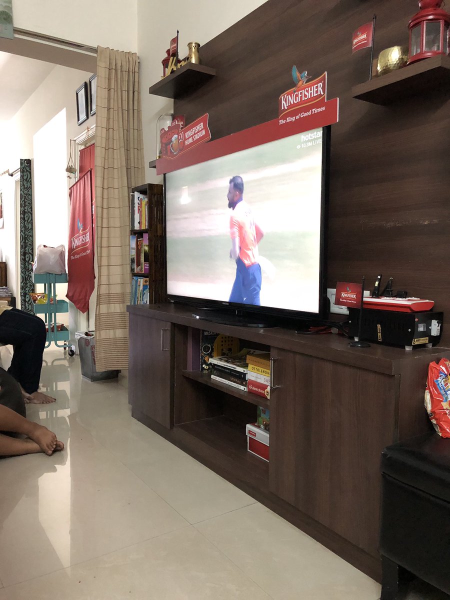 p_ivaturi's tweet photo. #KFHomeStadium #GoodTimes #Kingfisher Shami gets another 4-for. Just a ball before when @MdShami11 got hit for a 6, agastya said he should be #shamey!! https://t.co/qBd7oKr6Xi