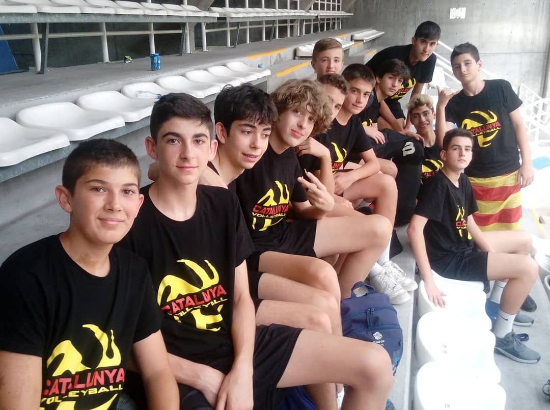 CNSvolei's tweet photo. Cadet Masculí 5é
Infantil Masculí 6é
Cadet Femení 2on
Infantil Femení 1er
Enhorabona als nostres nois que han fet un gran paper al #CESAVB19 i també a les sels. femenines que han obtingut un Campionat i un subcampionat!
@VoleiCatala #somvolei #somCNSvolei #somCNSabadell #adnClub https://t.co/vqEGYCWwki