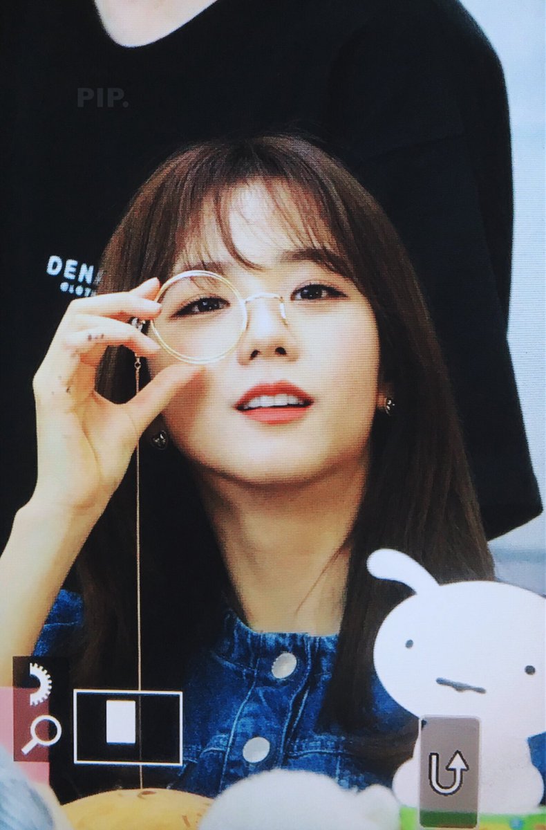 PaintItPink_JS's tweet photo. 190630 🤭🤭🤭❣️❣️❣️ #블랙핑크 #지수 #BLACKPINK #JISOO https://t.co/0LUoss9QR0