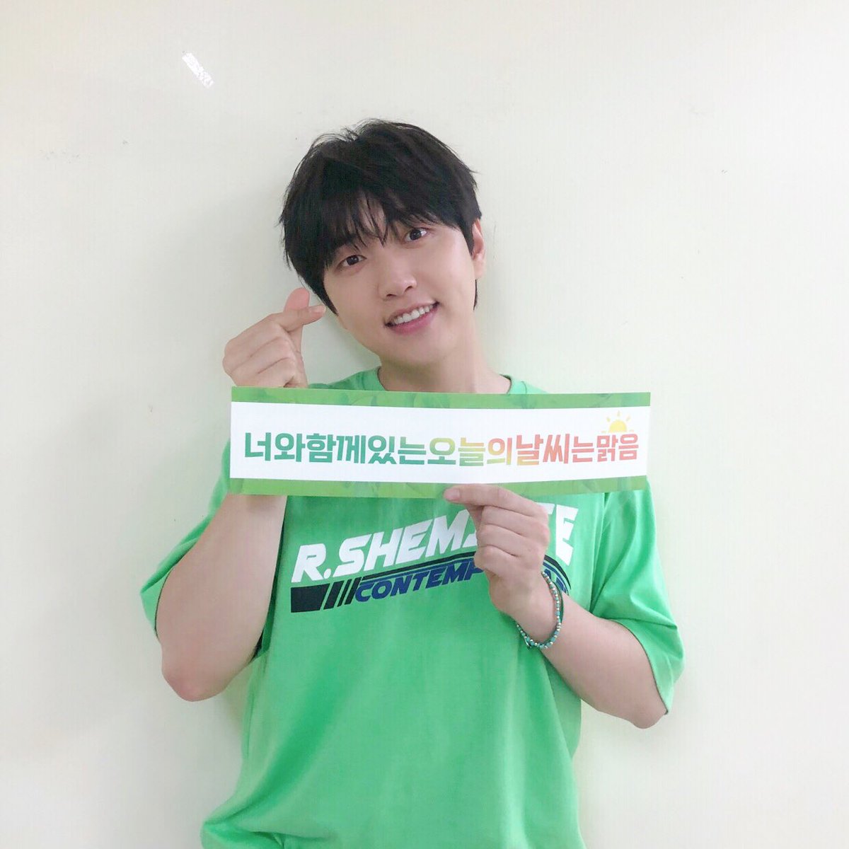 ToMySandeul's tweet photo. 음...🤔
지금쯤이면 한창
멋찜 뿜뿜하고있을 우리들이~
난 대구 내려왔는데..
마음은 블루스퀘어아이마켓홀
d구역3열9번자리에 두고온듯하다
보고싶다 우리들이 막콘🤭

#B1A4 #Sandeul #산들 #삼돌
#바람숲 #산들솔로콘서트 
#너와함께있는오늘의날씨는맑음
#산들앓이 https://t.co/gLiKbMvq33