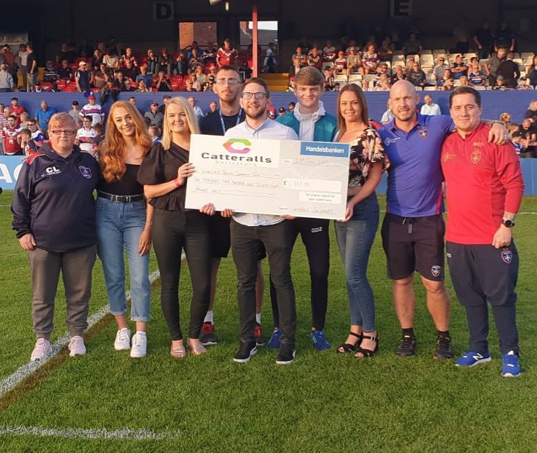 Friday night's Wakefield v Huddersfield game was full of ☀️and 😊 Presenting 3 lucky players from the PDRL Team with a cheque for the amazing sum of £1,335.00 raised to help fund their trip to Aus was a massive honour ❤ <a href="/CatterallsLaw/">Catteralls</a>
@WTCommunityRL
@DazlingBodies <a href="/con_lynes/">Connor lynes</a>