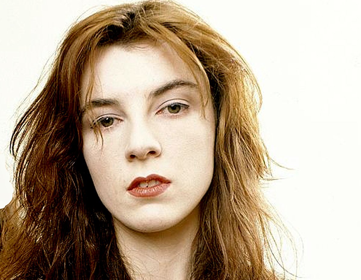 Happy Birthday to All About Eve songwriter and vocalist Julianne Regan, born on this day in Coventry in 1962.    