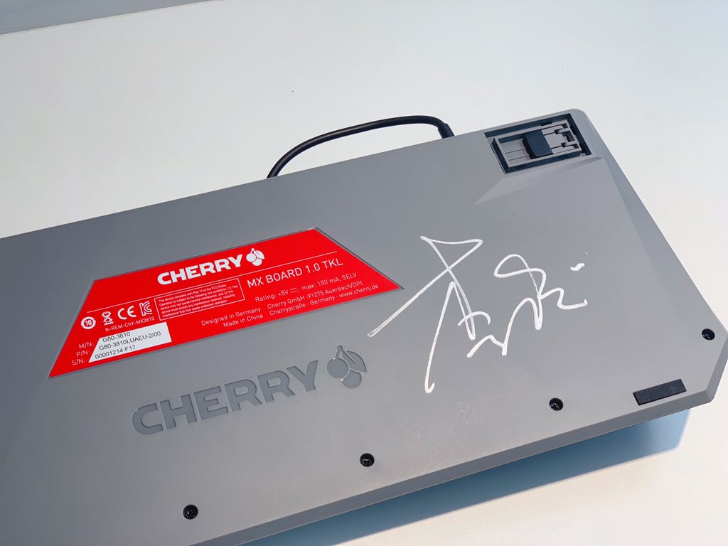 To show our appreciation for the continuous support from our community, we are giving away 5 limited Ontology keyboard, signed by our founder Li Jun! Retweet and comment on any tweets relating to our MainNet Launch anniversary, maybe you are one of the 5 luckiest! $ONT