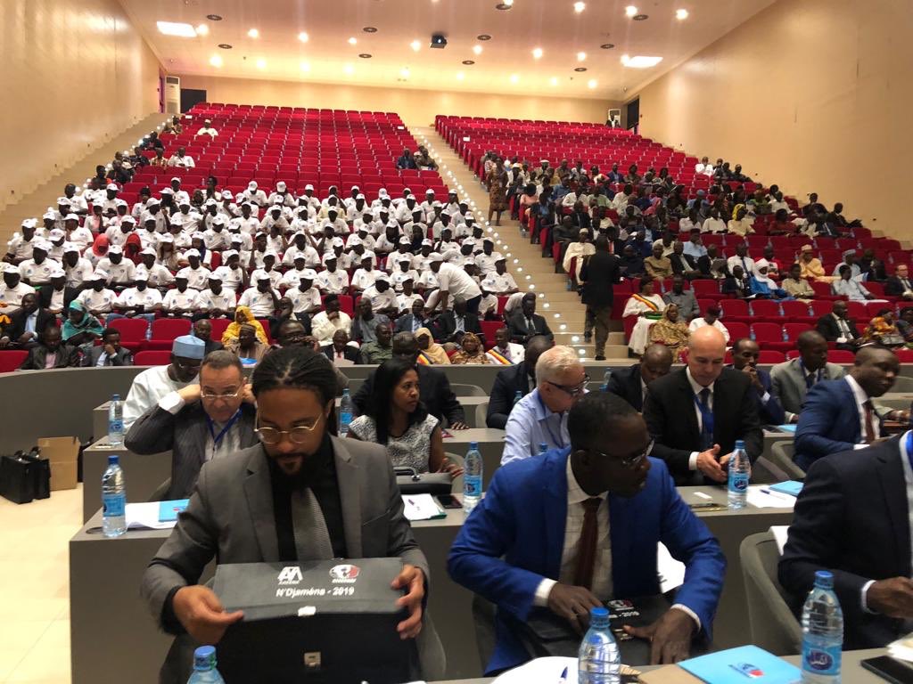 Appel de N'Djamena lors de la Confédération Internationale des Associations d’Anciens Élèves @ENA_fr au #Tchad : « les anciens élèves étrangers de l'ENA demandent que l'ENA reste l'appellation future de toute école de formation des hauts fonctionnaires » (29 juin 2019) #ENA