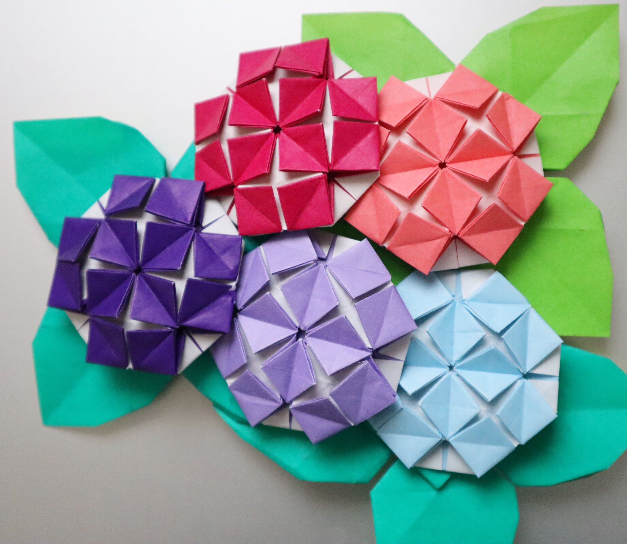 わたこ En Twitter 楽しい折り紙 雨の日曜日の折り紙は 紫陽花を あじさい折りで A Fun Origami Of Rainy Days Colorful Hydrangea Flowers 明日から7月 もう半年が過ぎたなんて W Flowers あじさい Hydrangea Colorful 折り紙